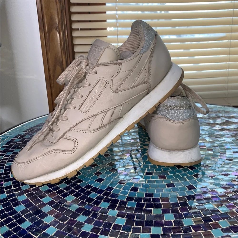Nude Reebok Classics - Picture 1 of 12